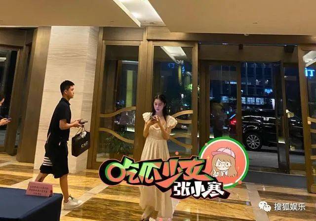 娱乐日报|胡一天恋情曝光?谢娜小腹微凸?德云社抢票堪比春运?