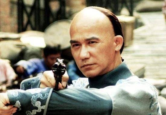 他是香港“第一反派”，51岁时娶小23岁娇妻，