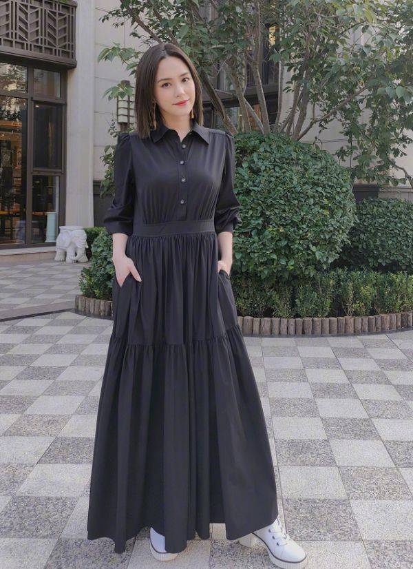 伤口|阿娇出院后立拍戏，用手比V遮伤口，离婚后越来越少女