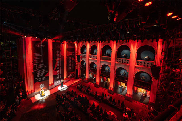 时尚|湛湛长江去 时尚骤雨来