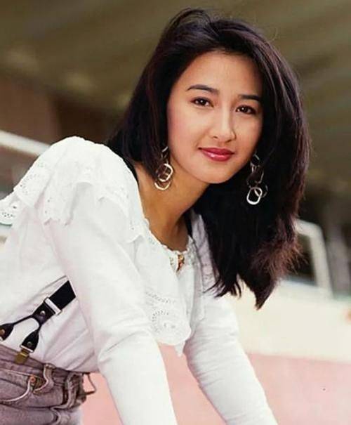 五官|还是香港老牌女星耐看，30年前的关咏荷和现在精致的五官无变化！