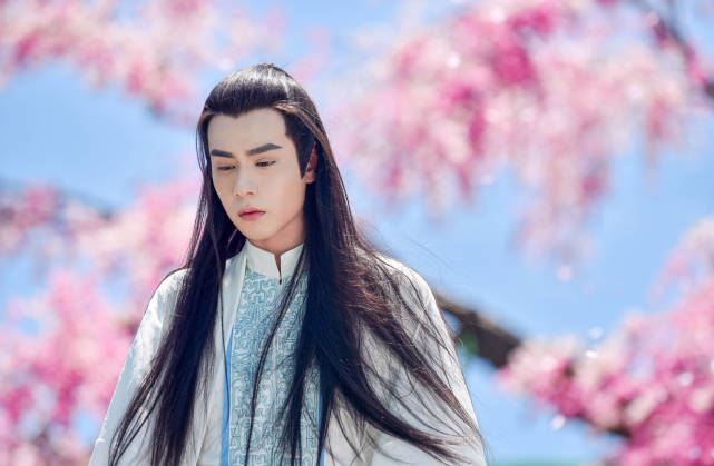 口碑|原创大火时口碑崩塌，现在又被拍到和女演员同框，他是恋爱脑？