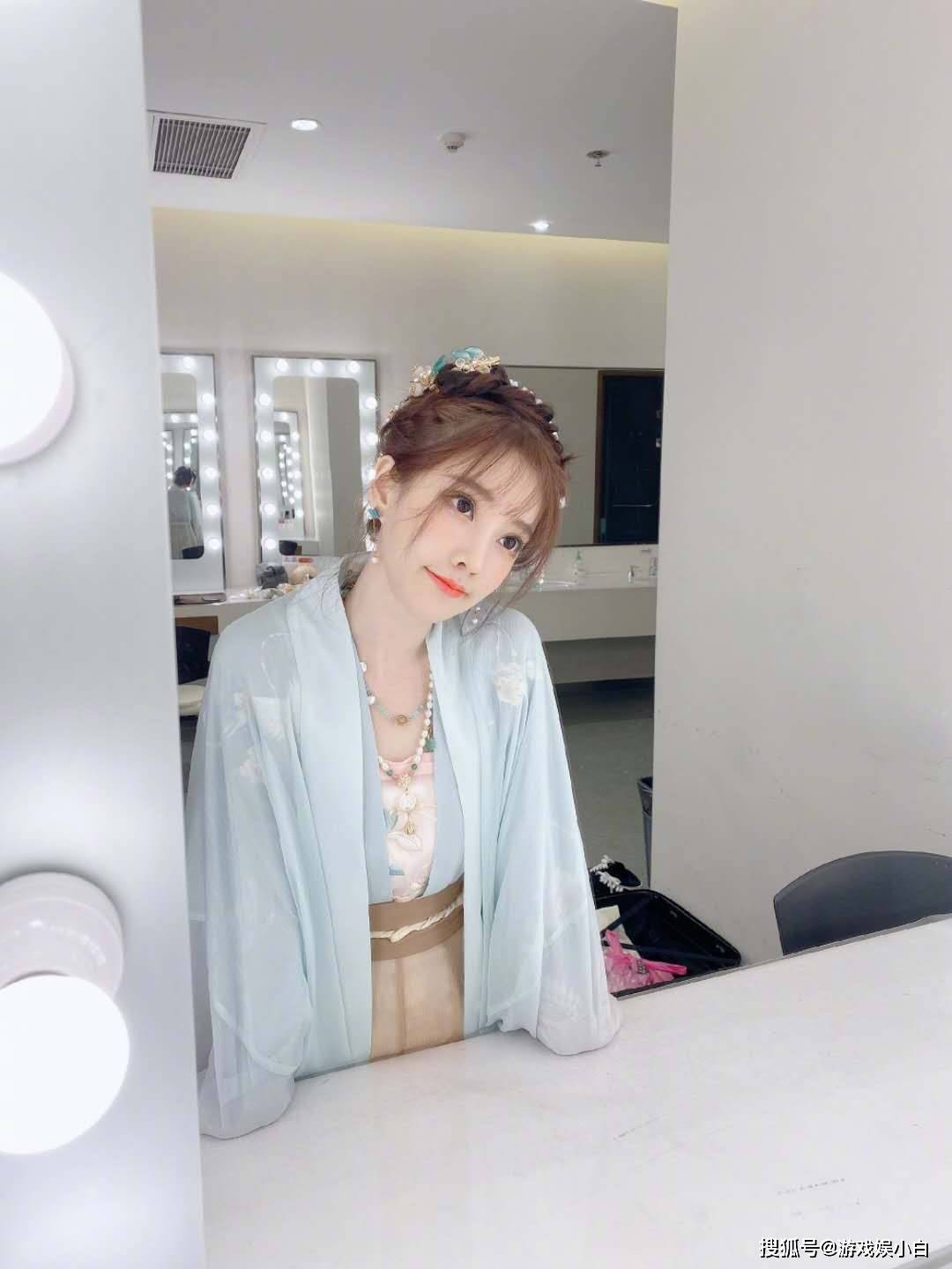 长相|冯提莫才是最合格女友？身材气质绝佳长相甜美，唱歌一级棒