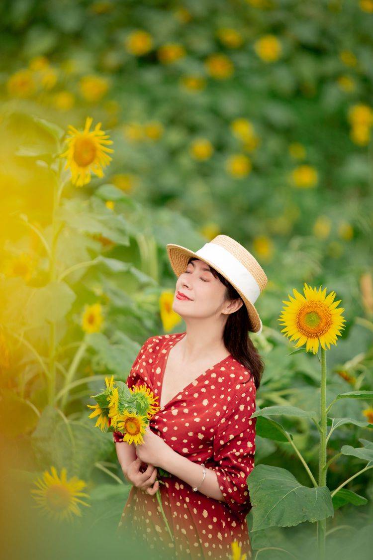 人像摄影组图:盛夏如花,向阳而开_向日葵