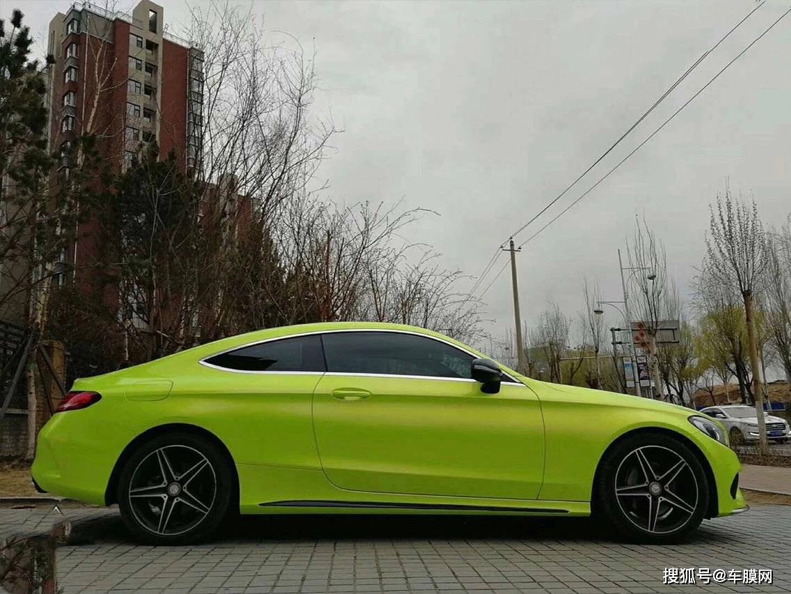 奔驰c coupe 珊瑚荧光黄改色贴膜效果图