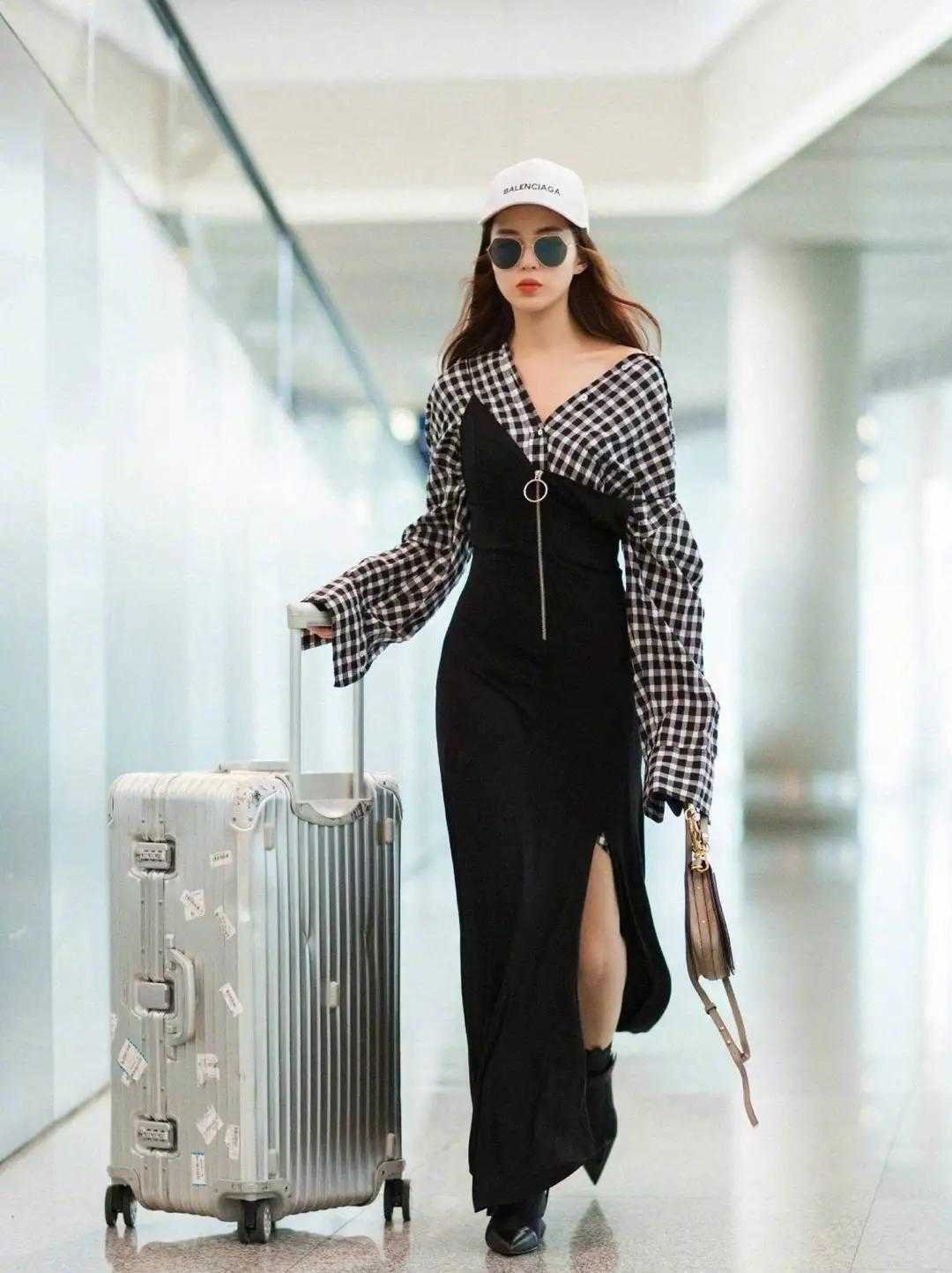 连衣裙|吴昕走红后气质开挂,穿黑色吊带连衣裙配墨镜,“巨星”气场强大