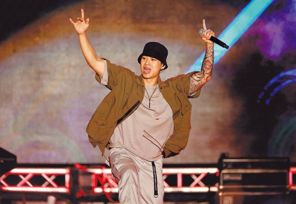 发声|原创23岁男星被曝霸凌同学、家暴女友遭质疑，发声澄清还原事情经过