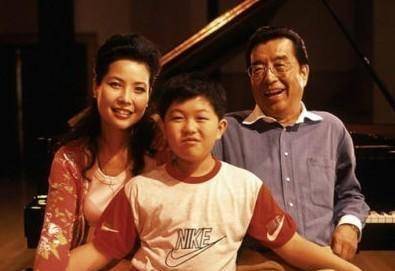 张艺谋一共有多少任妻子呢 fa51e4b8ad3e4661b7d71d169d314a37.jpeg