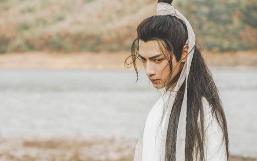 流量成功转型为演员的男星,任嘉伦肖战王一博上榜,最成功的是他