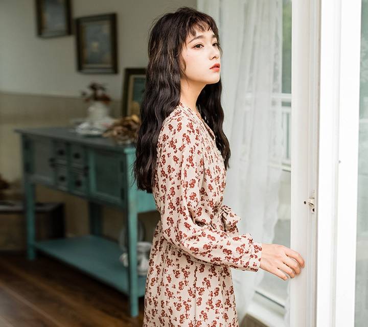 美女|大街上的美女都流行穿这种连衣裙，又美又显身材