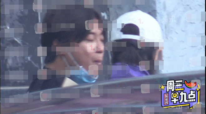 万茜老公罕曝光!夫妻接女儿放学投喂老公好甜蜜