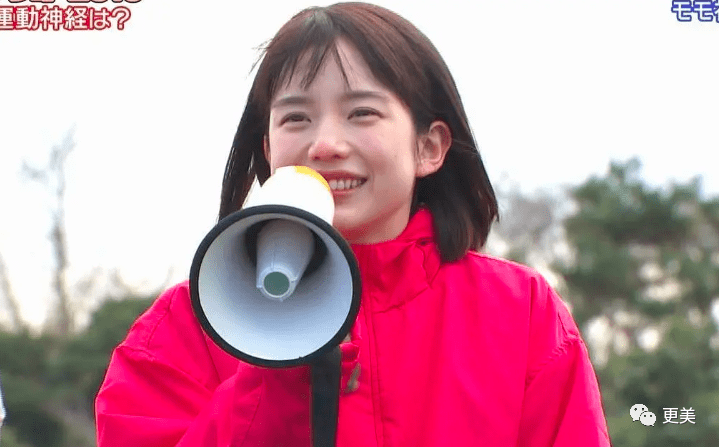 翻版|央视第一甜妹诞生!翻版奶茶,全网舔屏,却早就离婚了?