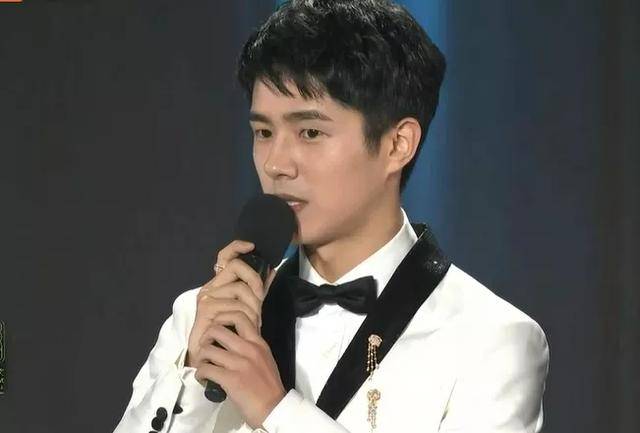 姚晨|众星出席百花奖开幕式:姚晨长裙抢镜,徐帆气质出众,彭昱畅瘦了