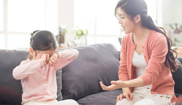 批评|家长群里孩子被点名批评，面对指责，爸爸的回应让老师难下台