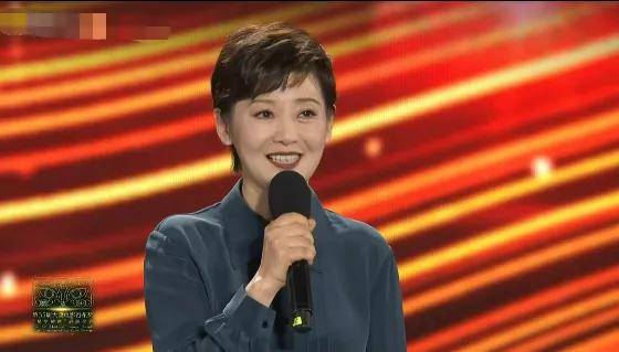 姚晨|众星出席百花奖开幕式:姚晨长裙抢镜,徐帆气质出众,彭昱畅瘦了