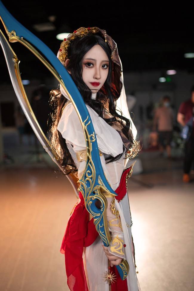 cos:鹤梦喵姐,圣火如日月,怜我世间疾.
