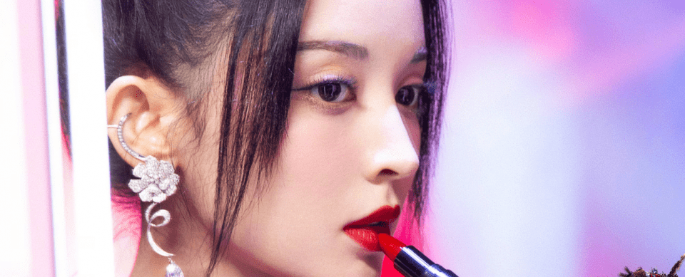 都怪|公认的双眼皮美女娜扎，却是货真价实的单眼皮？都怪眼窝太深邃