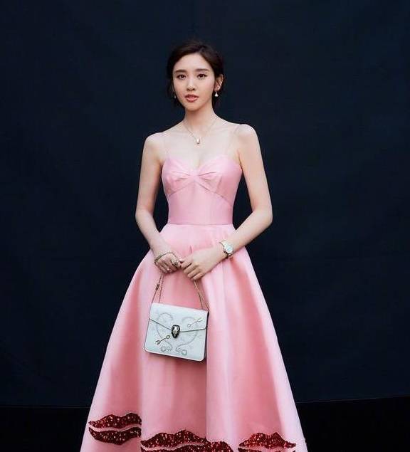 运动|嫁给爱情的唐艺昕，因为爱笑会穿爱运动，所以一直被美好眷顾着