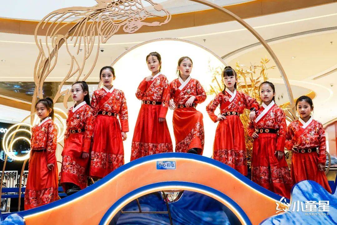 服装|闪光少年为亚运助力，这些小童星真的很燃！