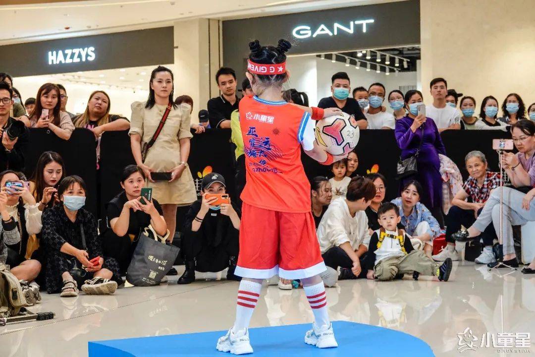 服装|闪光少年为亚运助力，这些小童星真的很燃！