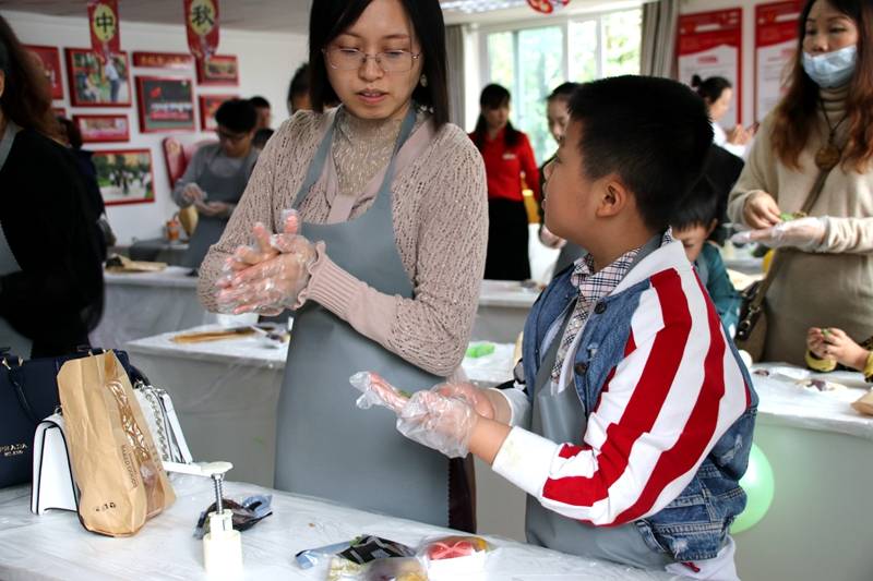 中秋|江津区几江街道桥南社区举行“情暖中秋·为爱出发” DIY主题活动