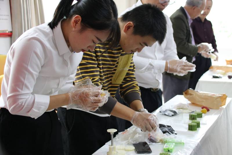 中秋|江津区几江街道桥南社区举行“情暖中秋·为爱出发” DIY主题活动