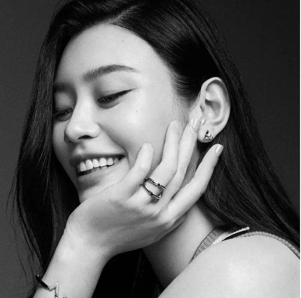 明星|众星同屏比美,迪丽热巴被吐槽,万茜变油腻,只有欧阳娜娜还能看