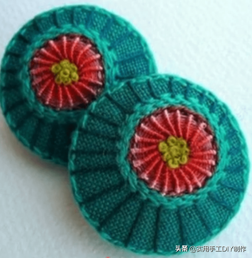 刺绣|「刺绣作品」100个迷人时尚的刺绣纽扣，装饰衣物美美的