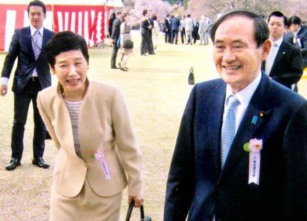 原创67岁第一夫人好低调婚后安心相夫教子跟安倍昭惠截然相反