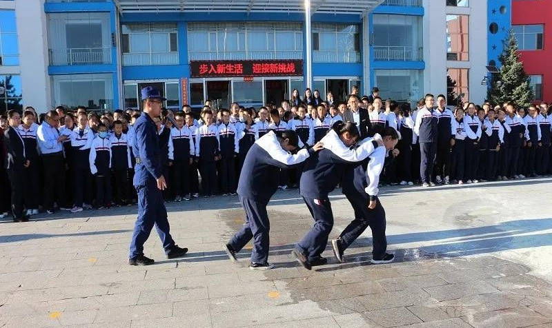 ‘AG亚娱集团’
平鲁消防开启“消防小课堂”(图2) ‘AG亚娱集团’
平鲁消防开启“消防小课堂”(图2)