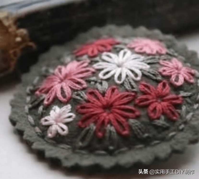 刺绣|「刺绣作品」100个迷人时尚的刺绣纽扣，装饰衣物美美的