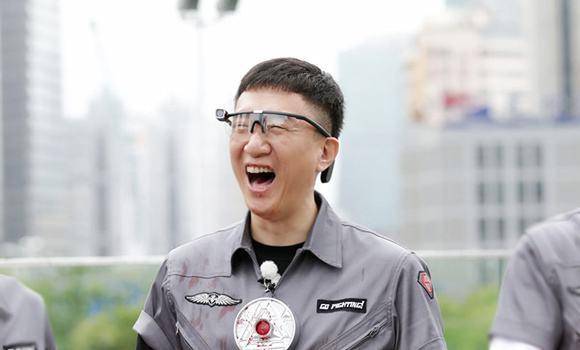 孙红雷路透照曝光，衣着朴素被指像小区大叔，