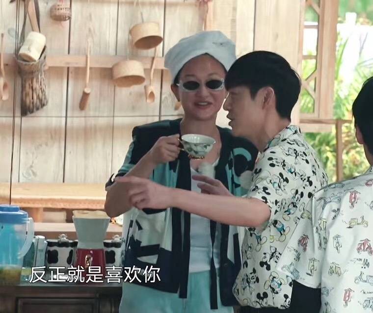 显得|原创一堆中年妇女假装青春少女，但周迅很真实，素颜还可能被认为55！