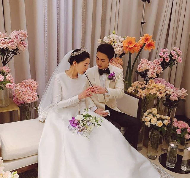 神话成员出席junjin婚礼 新郎新娘挽手对视超幸福