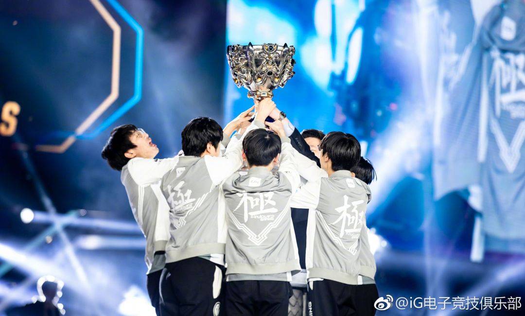 s10和《夺冠》，中国人的传奇还在上演！