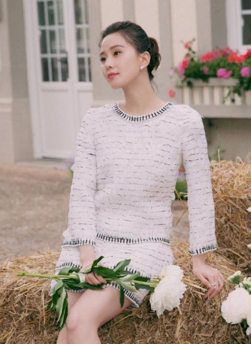 天鹅|刘诗诗旧照公开,一袭长裙秀“天鹅颈”,强大气质谁比得过?