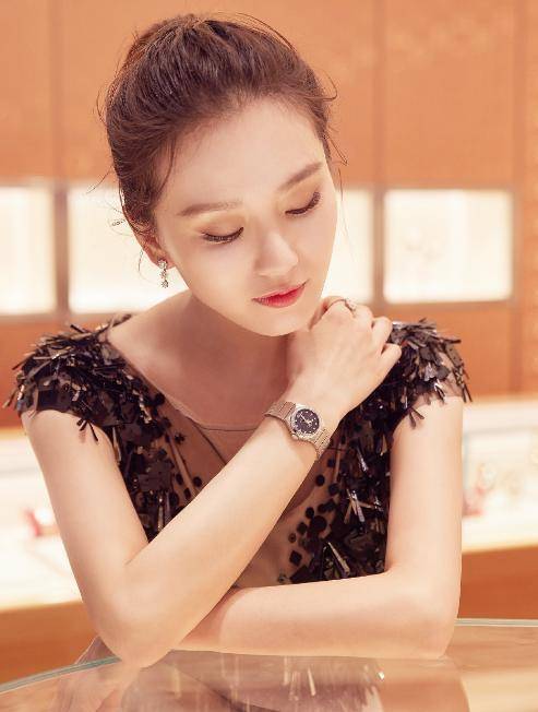 天鹅|刘诗诗旧照公开,一袭长裙秀“天鹅颈”,强大气质谁比得过?