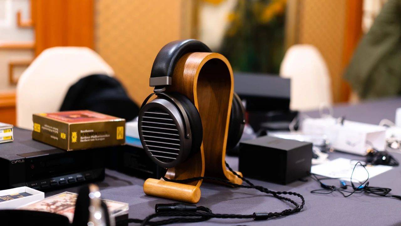 vox解码以及响磬还有蓝色夏威夷耳放,耳机搭配了hd800c以及009s,排场