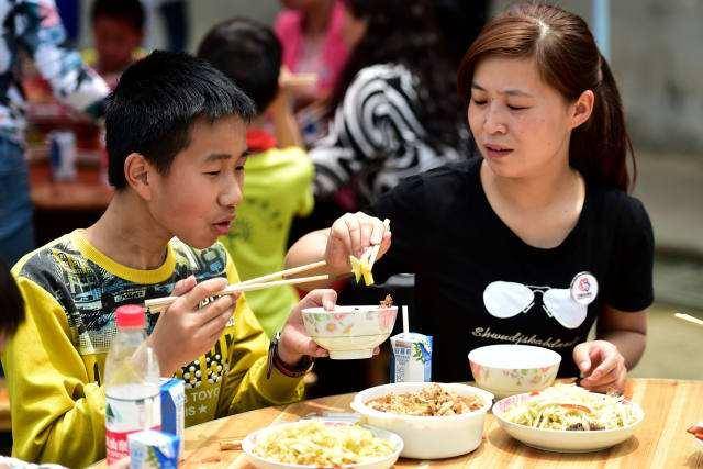 饭局上不喜欢别人夹菜给自己也不想夹菜给别人都是这4种人