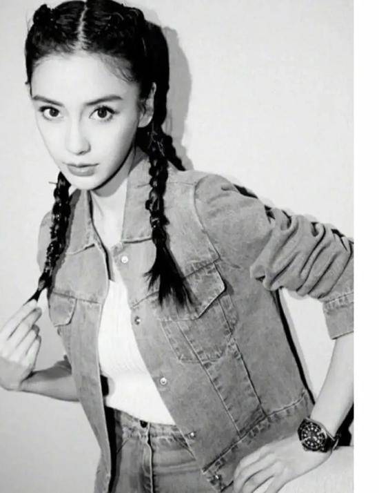 赵露思|发量王者赵露思的减龄搭配你也可以学