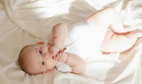 处理|形成原因值得家长关注孩子手指总是长倒刺?不小心处理易感染