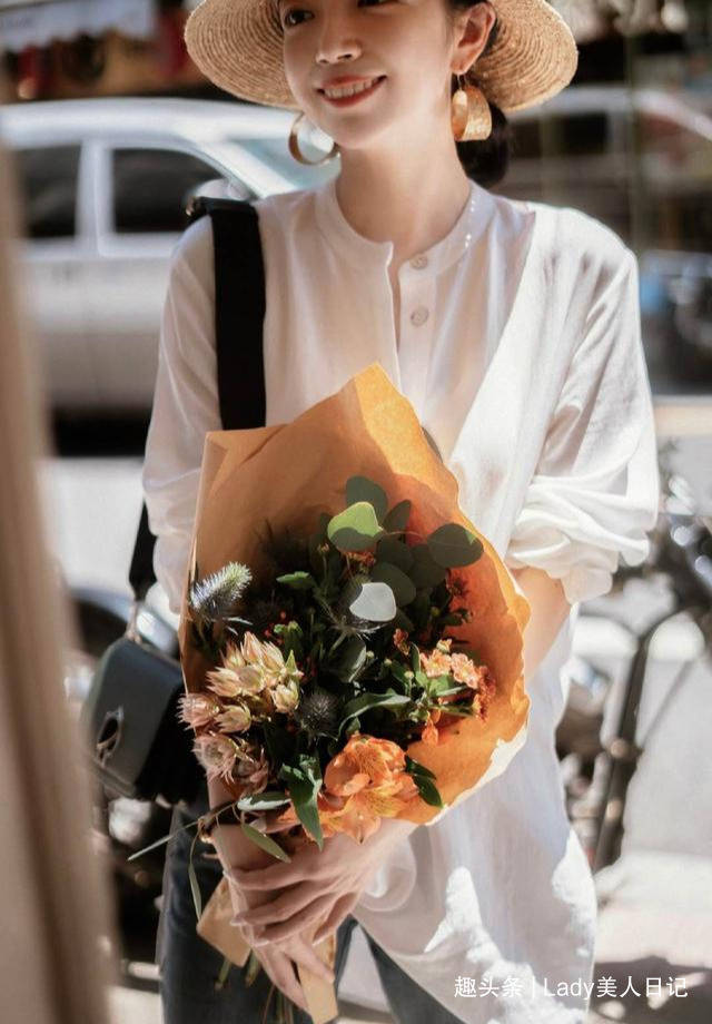 衬衫|三木时尚力真绝，仅“白衬衫”搭出3套最美穿搭，早秋的时髦学她