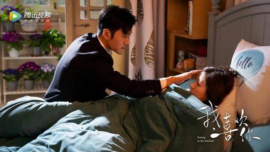 赵露思|发量王者赵露思的减龄搭配你也可以学