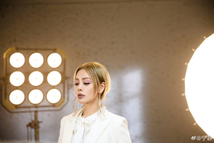 Galaxy|三星Galaxy Z Flip 5G重新定义，和宁静乘风破浪