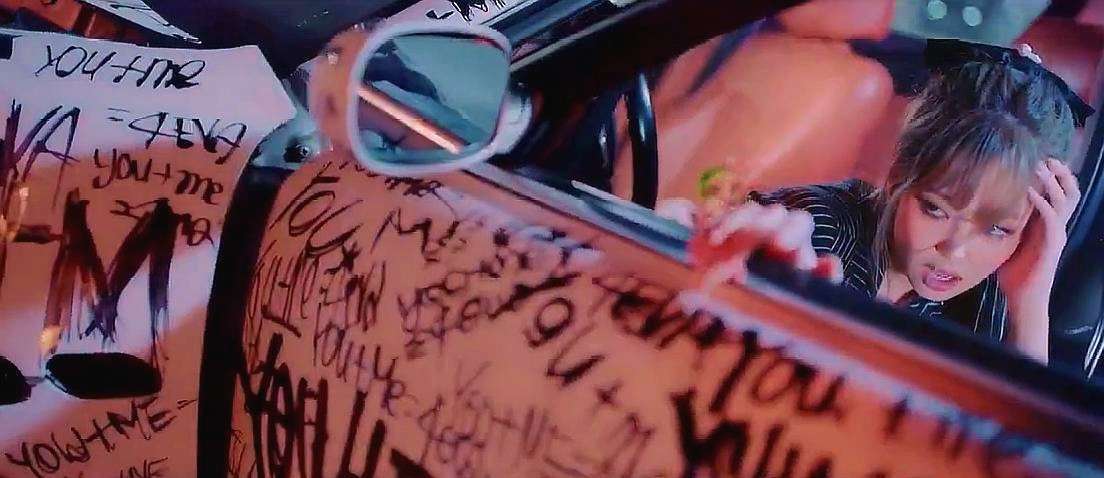 Lisa|blackpink新专视频预告：jisoo崩溃奔跑，Lisa依靠在一个男人怀里