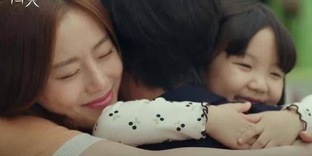 都贤秀|原创《恶之花》结局又玩失忆梗，李准基重启人生，忘不了深爱的妻女