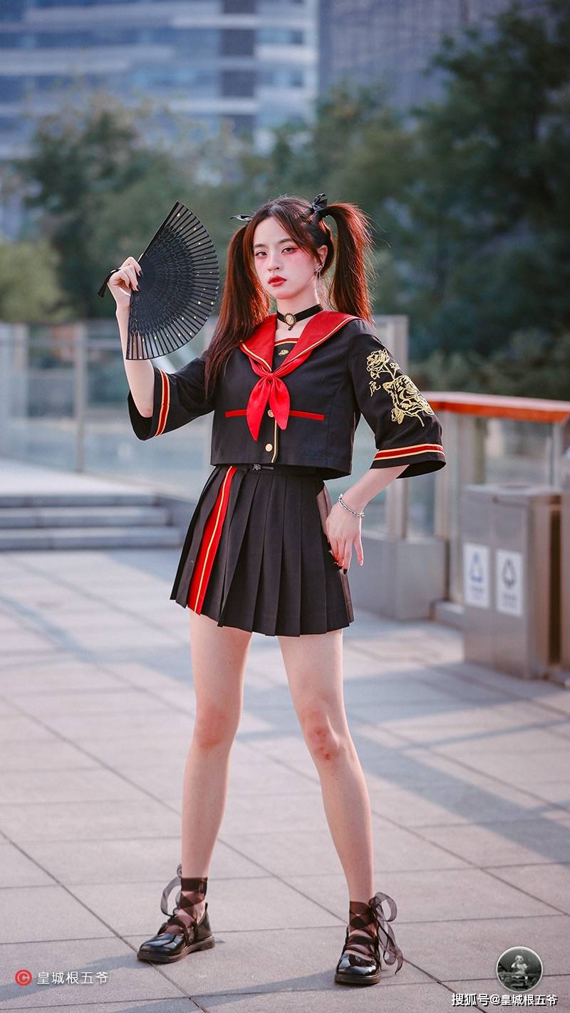 时尚|街拍：其实普通的服装搭配在一起也能够创造出意想不到的效果