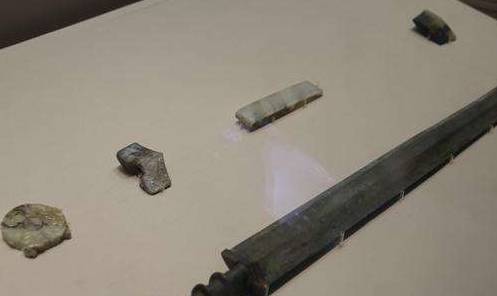 宝剑|古代中四把绝世宝剑，其中有纯玉打造，堪称世界之最，中华第一剑