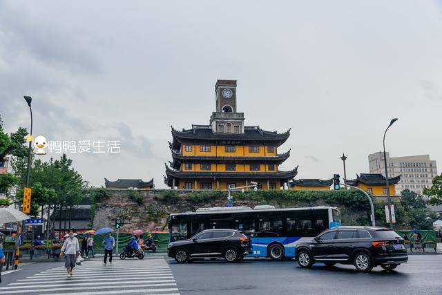 遗址|宁波仅存的古城楼遗址，有一西式钟楼造型奇特，现成为核心街区！