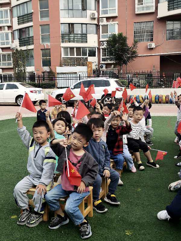 培杰枫之谷幼儿园的宝贝们也来为祖国妈妈庆生啦!